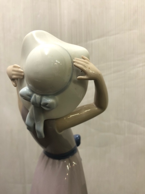 リヤドロ フィギュリン LLADRO 若草色の少女 鏡の前で ⁄ (リヤドロ) 美品