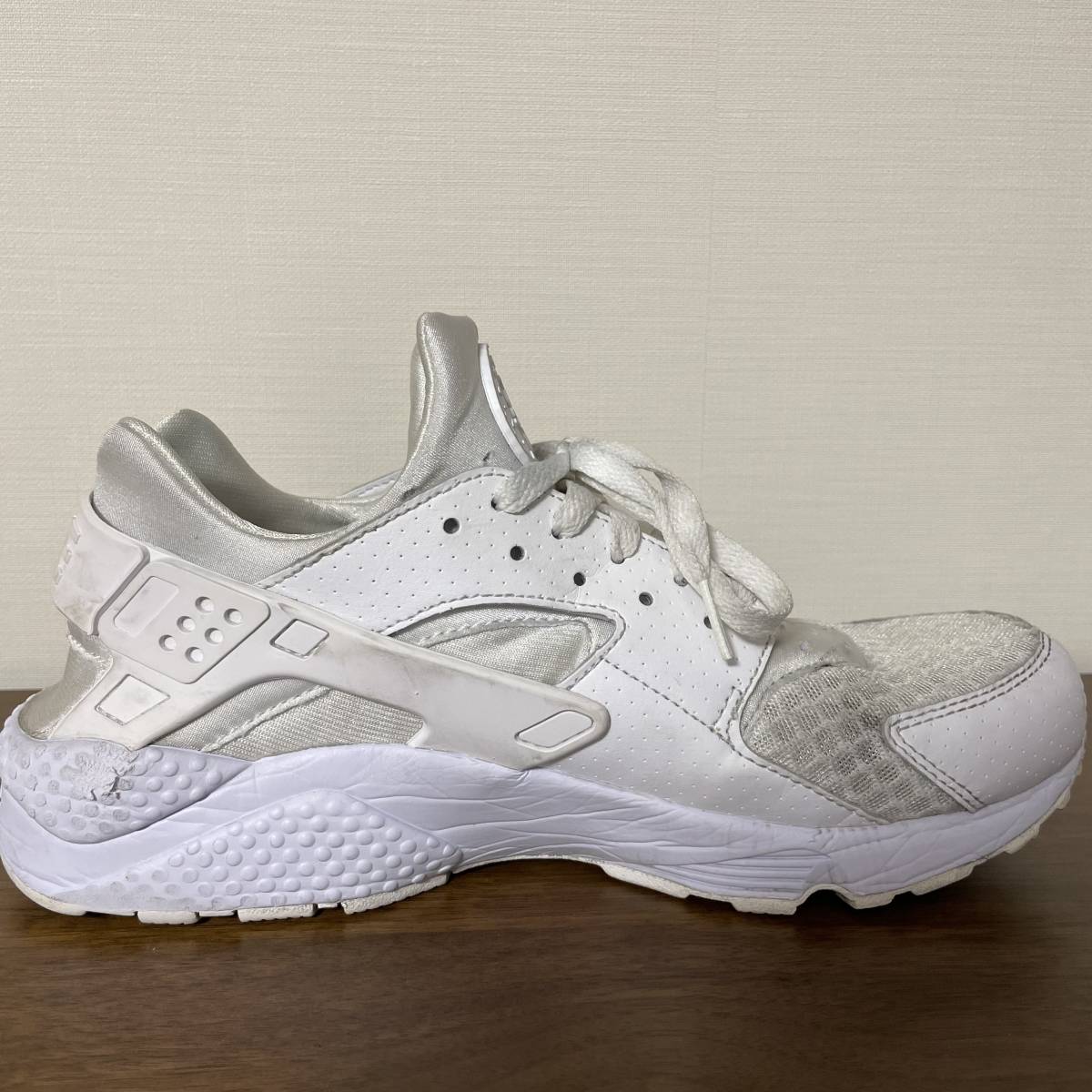 NIKE AIR HUARACHE TRIPLE WHITE ナイキ エアハラチ トリプルホワイト 