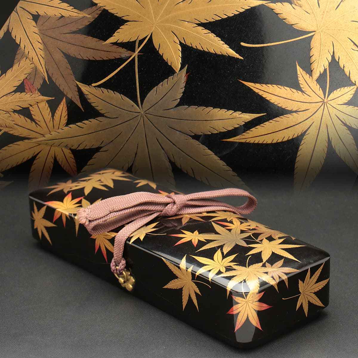 木製漆器 丸草花模様 金蒔絵 五段重箱 木箱入り 梨地 黒塗 正月MA279