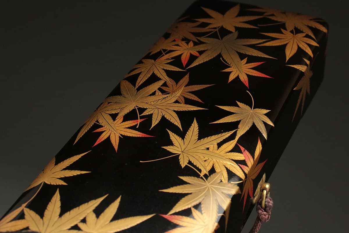 木製漆器 丸草花模様 金蒔絵 五段重箱 木箱入り 梨地 黒塗 正月MA279