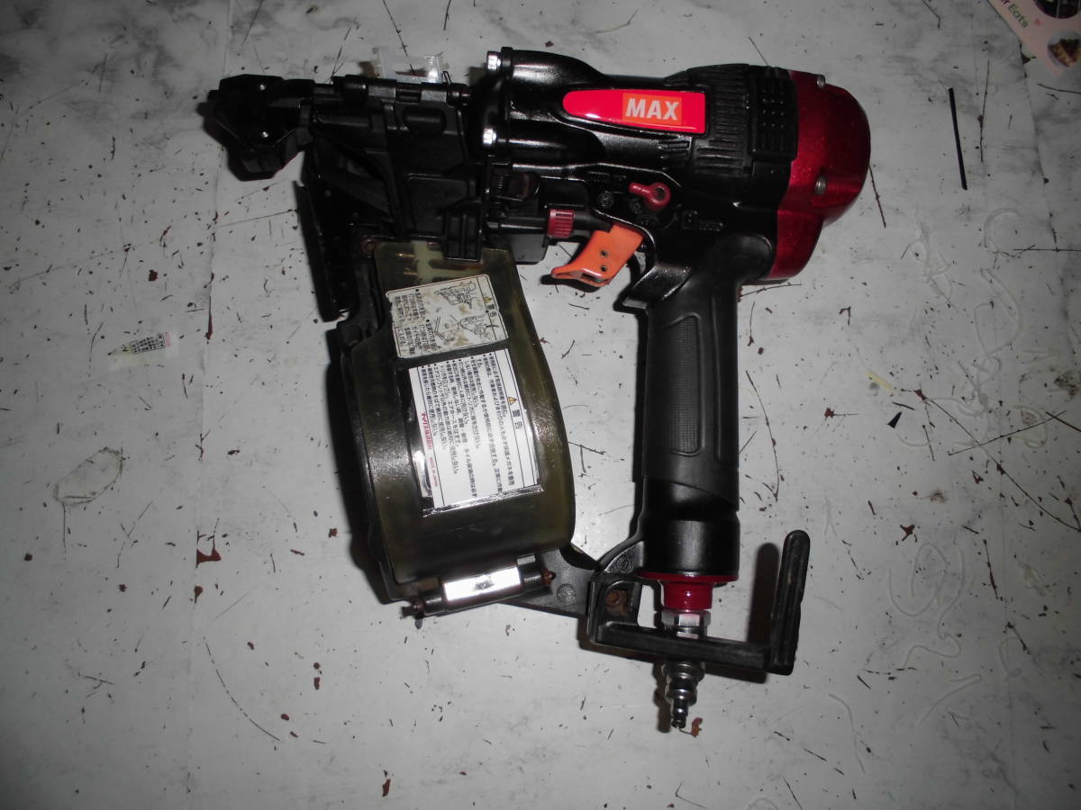 マックス 高圧釘打ち機 HN65Z1 中古品 黒｜住まい、インテリア