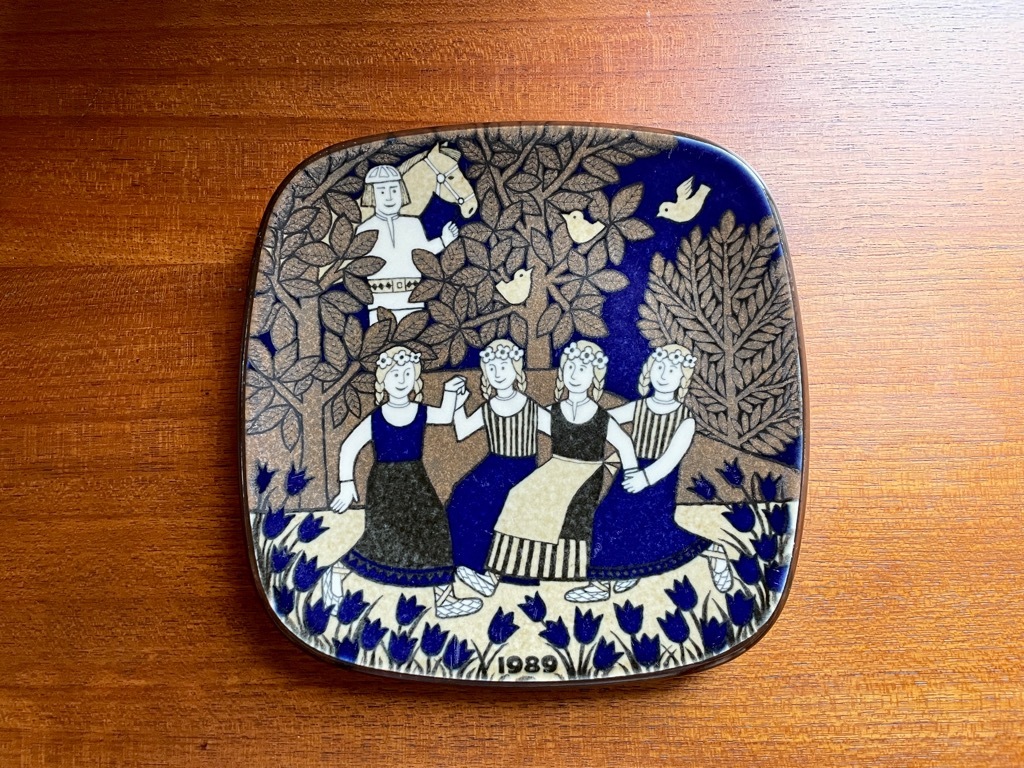 SALE，人気 ARABIAヴィンテージ /フィンランド/アラビア/カレワラ イヤープレート1989年/ウォールプレート/北欧ヴィンテージ雑貨/北欧インテリア(アラビア)｜売買されたオークション情報、yahooの商品情報 アラビア