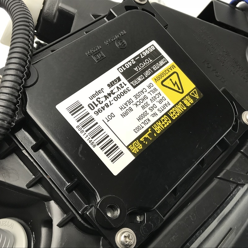 SC430 UZZ40 レクサス LEXUS ソアラ 海外 | トヨタ オートパーツオンライン]ソアラ (UZZ40) 商品一覧 USレクサス純正 US後期 □トヨタ.ソアラUZZ40後期□レクサスSC430北米US純正テール 40系 ■ソアラUZZ40■レクサスSC430純正USエンブレム-リアLマーク■北米仕様LEXUS全年式共通トランクパネル取付けセンターシンボルマーク120×82mm■