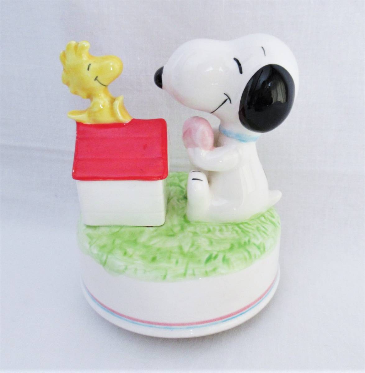 PEANUTS SNOOPY スヌーピーとルーシー オルゴール 陶器製 ピーナッツ