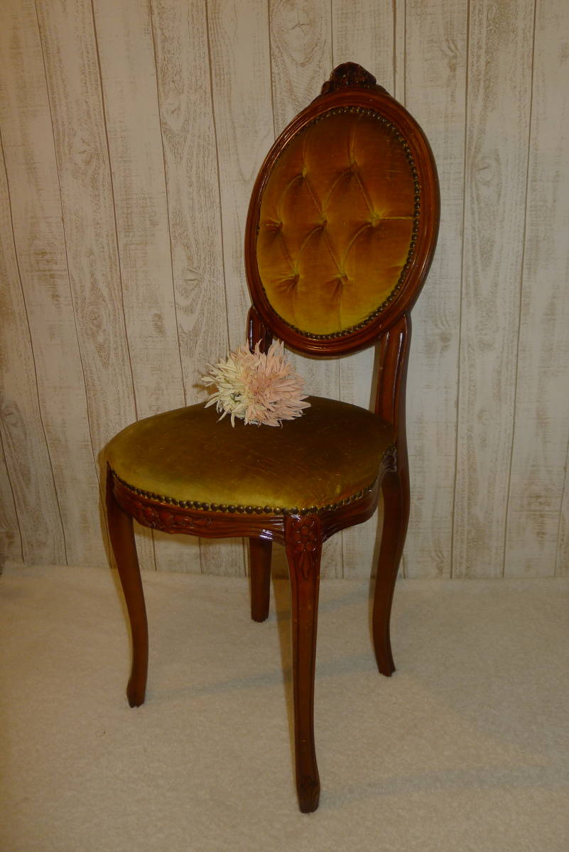 イギリスで見つけた美しいアーム付き椅子、透かし彫りの入った jj519