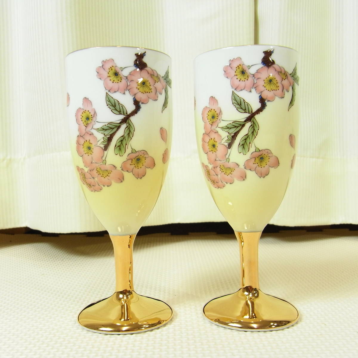 未使用 九谷焼 ペア ワイングラス 泉国 桜 金色 ワインカップ(酒 未使用 九谷焼 ペア ワイングラス 泉国 桜 金色 ワインカップ(酒