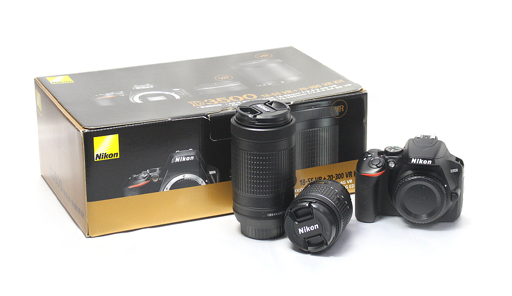 極美品 Nikon/ニコン D3500 ダブルズームキット 18-55 VR + 70-300 VR