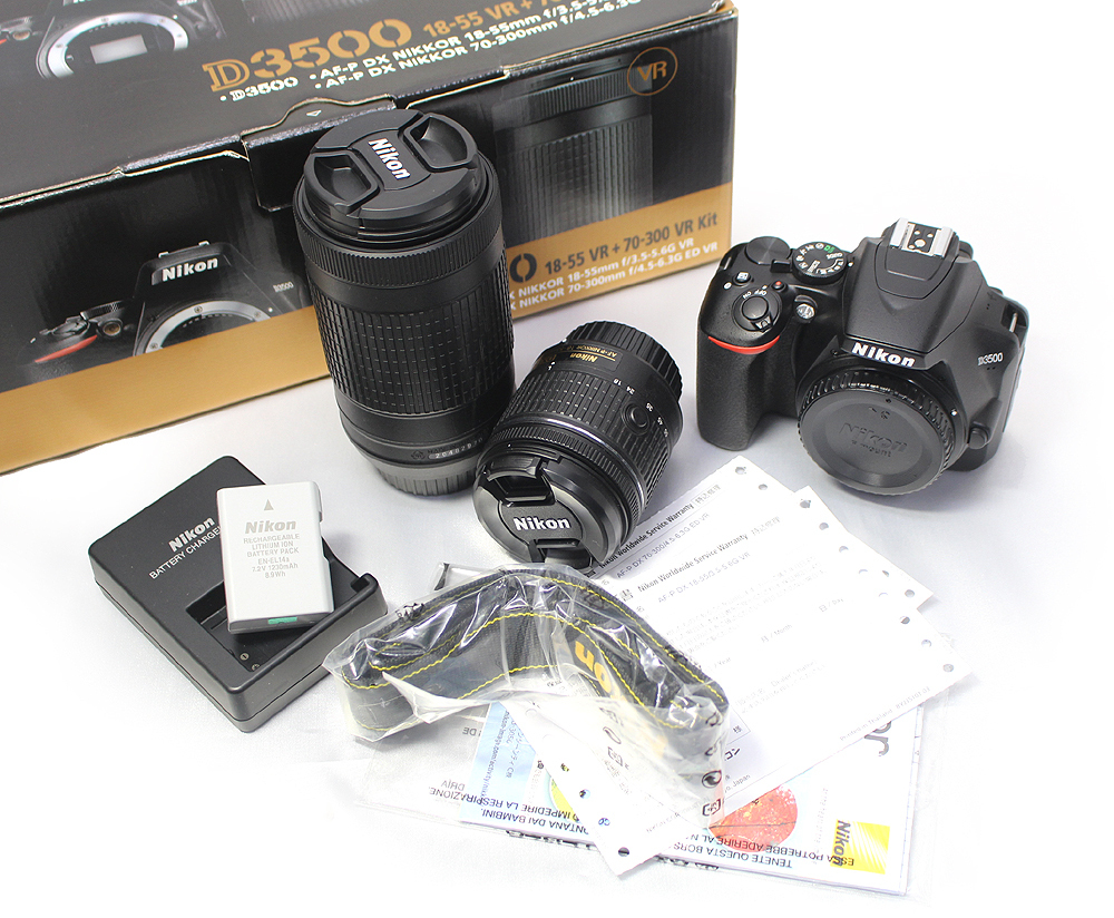 極美品 Nikon/ニコン D3500 ダブルズームキット 18-55 VR + 70-300 VR