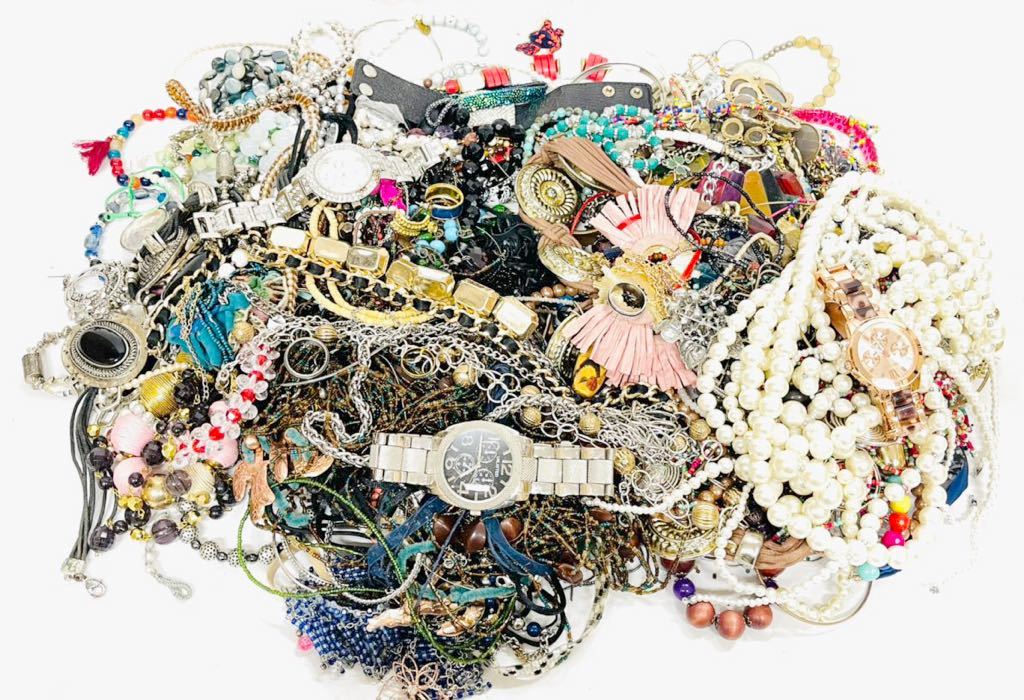 アクセサリー まとめ 大量 約8kg ネックレス ブローチ 指輪 装飾品