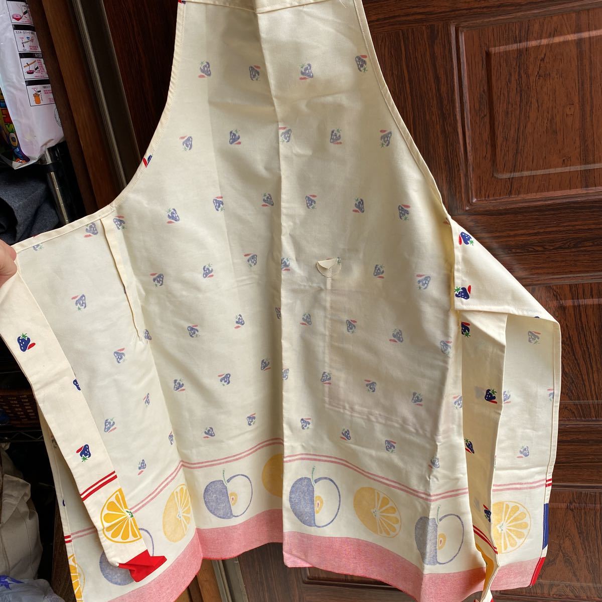昭和レトロポップ エプロン フルーツ柄 いちごオレンジりんご 昭和レトロポップ エプロン フルーツ柄 いちごオレンジりんご