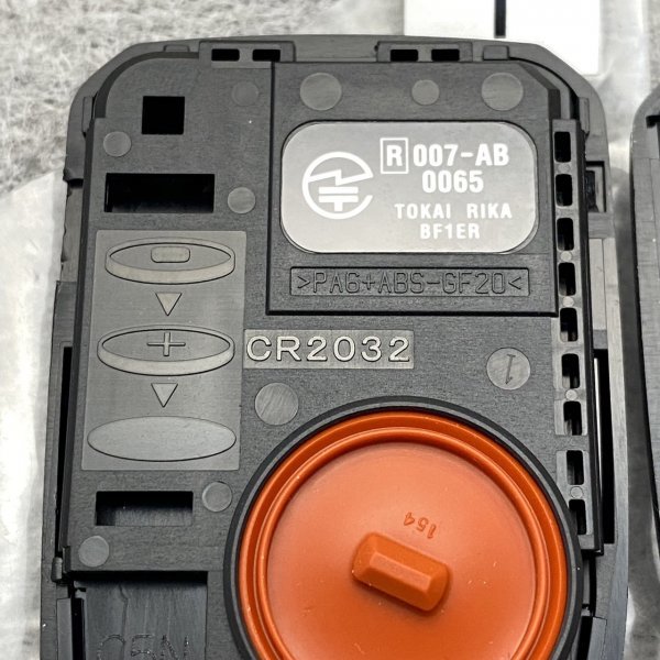 初期化済み 200系ハイエース 3ボタン 片側スライド トヨタ純正スマート 初期化済み 200系ハイエース 3ボタン 片側スライド トヨタ純正スマート
