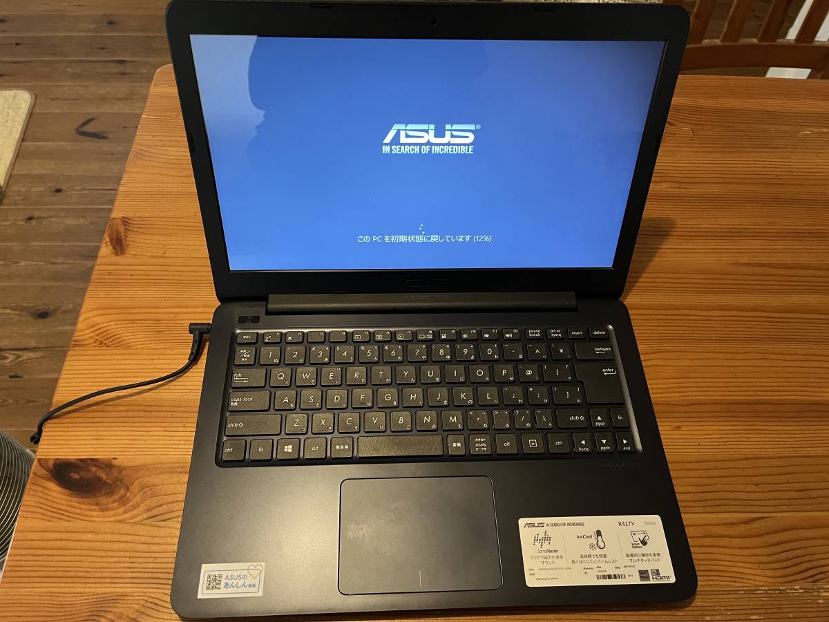 ASUS R417Y ASUS R417Y - － 14インチサイズで気軽 14インチ
