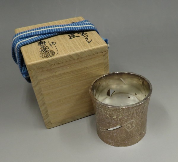 ☆茶道具☆ 釜師 吉羽與兵衛 『南鐐宝ツクシ蓋置』 共箱 【重量：171g