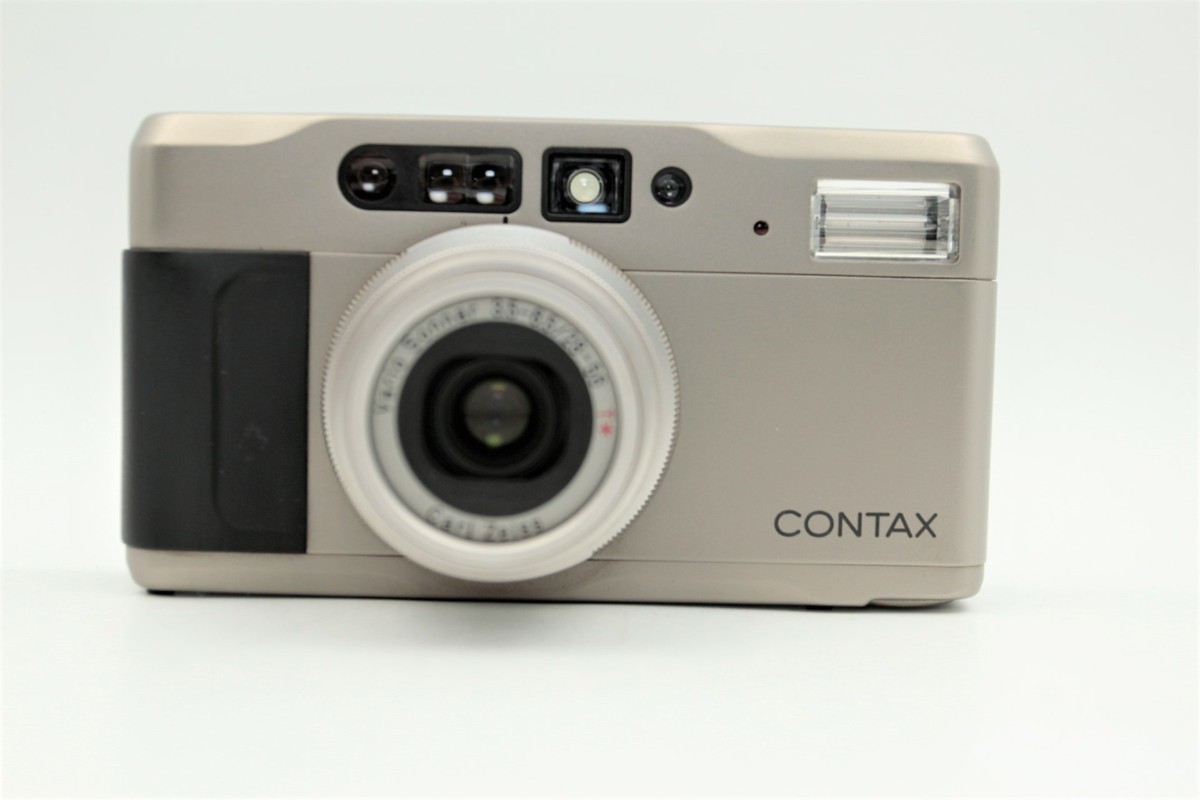 コンタックス CONTAX TVS II TVS Ⅱ 2 Carl Zeiss Vario-Sonnar 28-56mm F3.5-6.5 T* フィルムカメラ 化粧箱 取説 ストラップ付 TVS コンタックス CONTAX コンパクトフィルムカメラ II」は色乗りの良い高級コンパクト 付属品