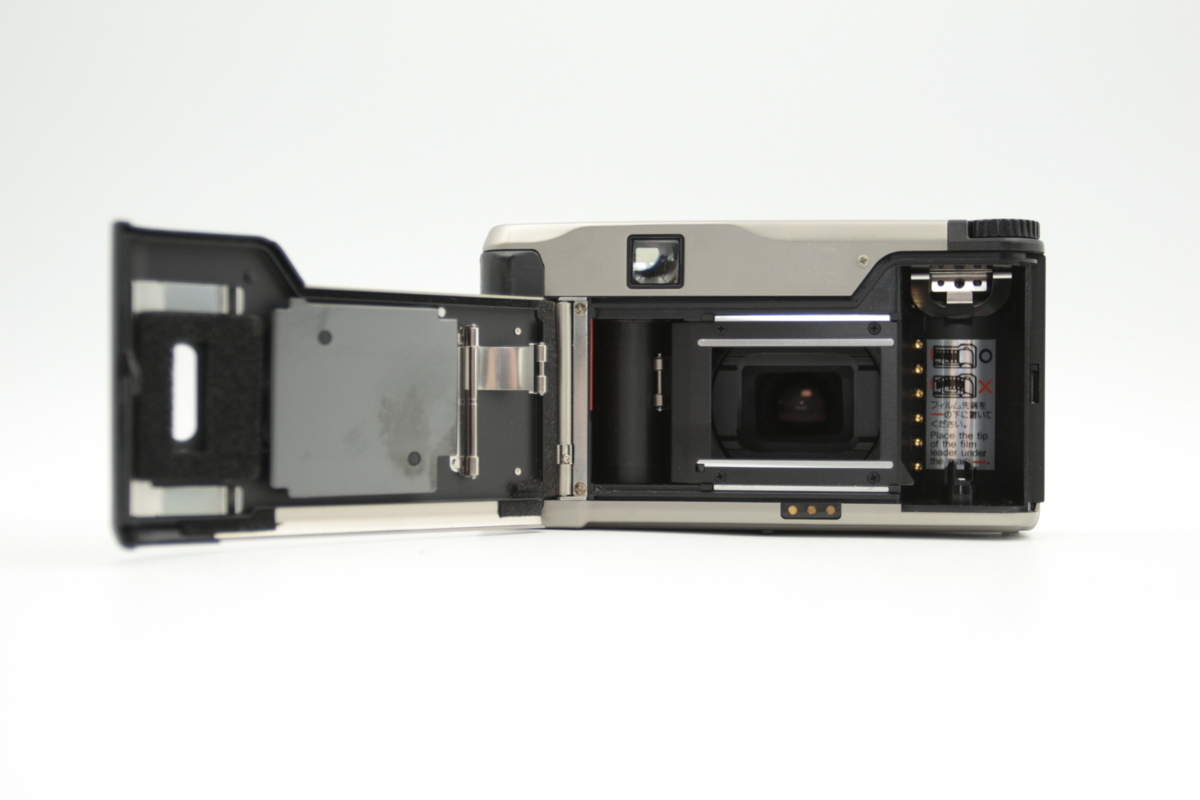 コンタックス CONTAX TVS II TVS Ⅱ 2 Carl Zeiss Vario-Sonnar 28-56mm F3.5-6.5 T* フィルムカメラ 化粧箱 取説 ストラップ付 TVS コンタックス CONTAX コンパクトフィルムカメラ II」は色乗りの良い高級コンパクト 付属品
