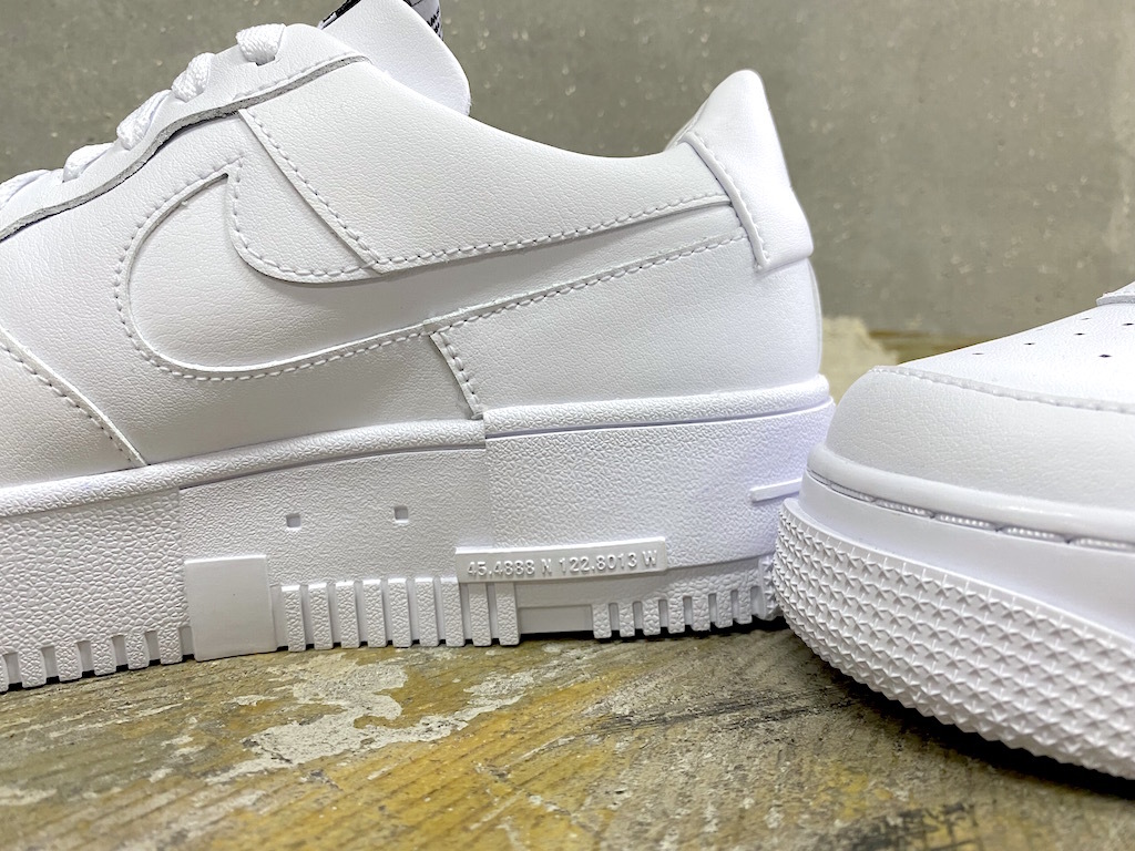 人気のホワイト! JP25.5cm Nike WMNS AIR FORCE 1 PIXEL ナイキ