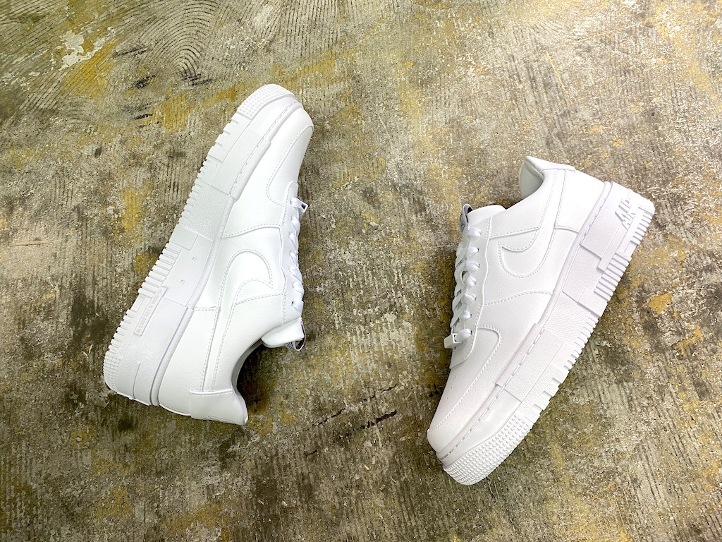 人気のホワイト! JP25.5cm Nike WMNS AIR FORCE 1 PIXEL ナイキ