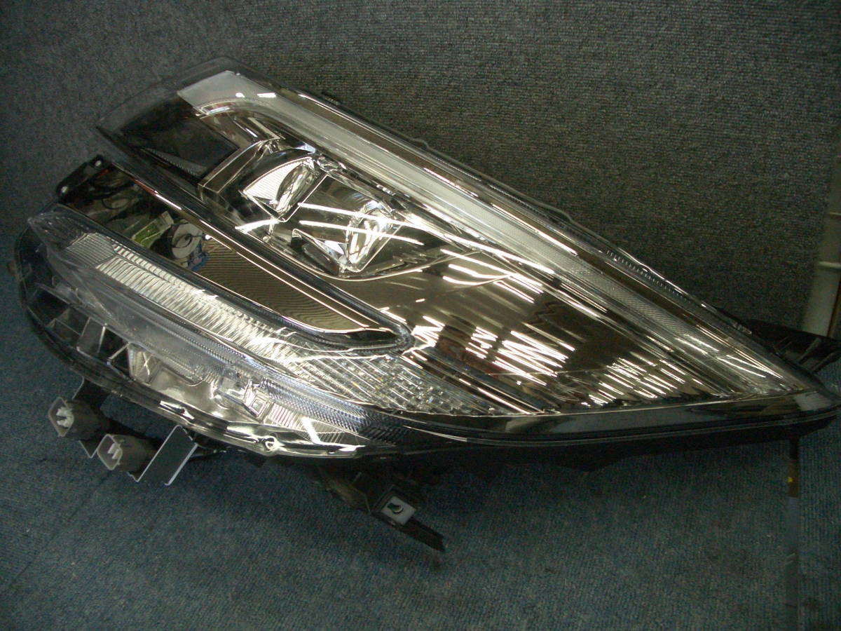 □□2204-22 トヨタ 純正 ZRR80 80系 ノア 後期 LED ヘッドライト