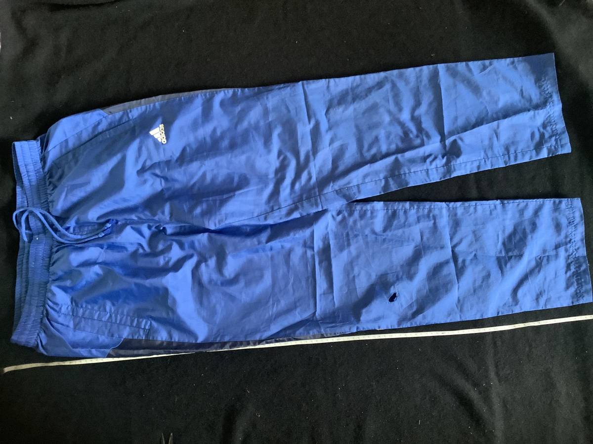 アディダス 青色ナイロンパンツ Oサイズ シャカパン ジャージ 長ズボン 破れあり ブルー アディダス 売買されたオークション情報 Yahooの商品情報をアーカイブ公開 オークファン Aucfan Com