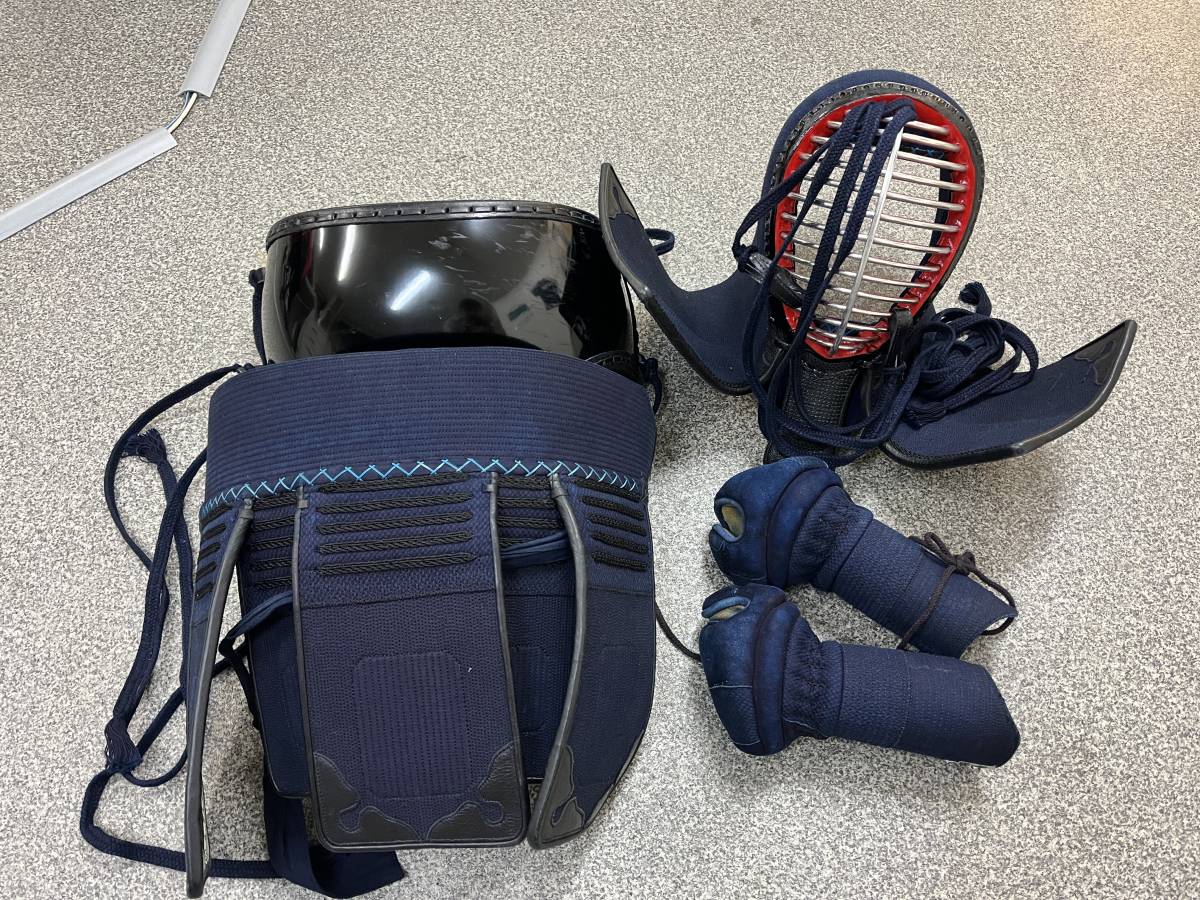 最安値，爆買い 剣道 防具一式 大人サイズ 武道 空手 柔道 剣道(防具セット)｜売買されたオークション情報、yahooの商品情報をアーカイブ公開 - オークファン 防具セット