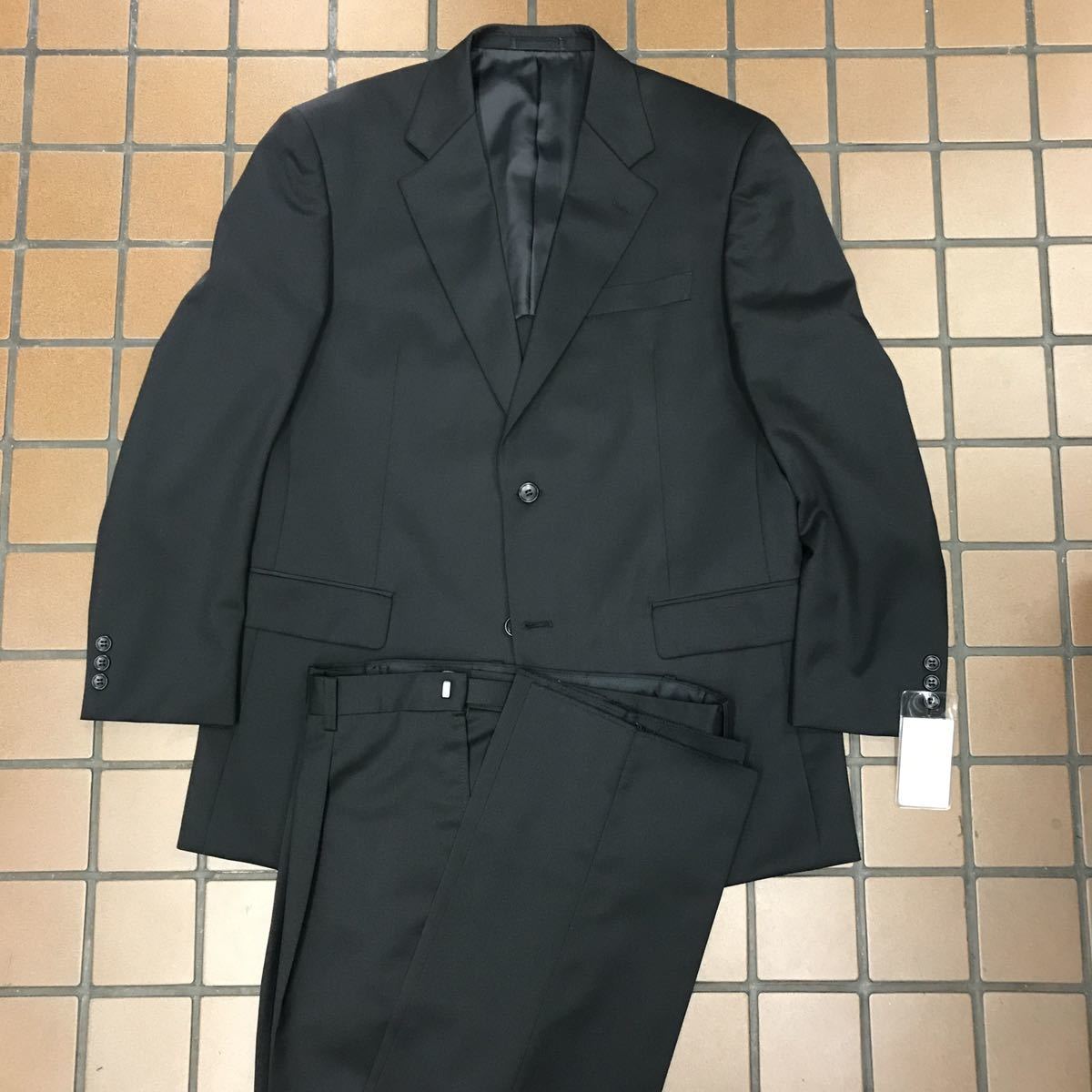 【安い，100%新品】 激安タグ付き オールシーズン礼服/ サイズAB7 ブラック 黒/センターベンツ サラサラ生地 冠婚葬祭 アジャスター付き(ブラックスーツ)｜売買されたオークション情報、yahooの商品情報をアーカ ブラックスーツ
