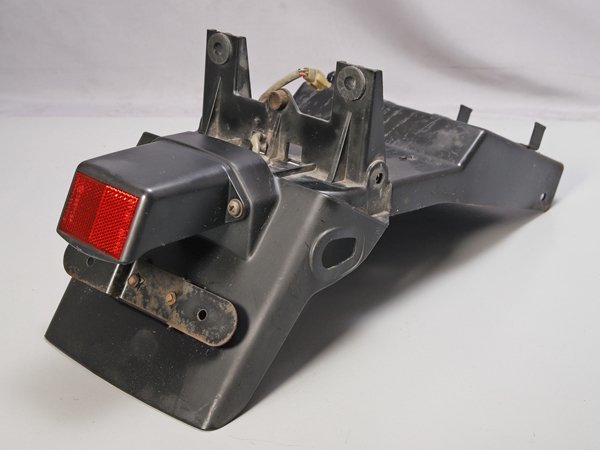 R*i様 K-226.Z400GP 純正リアフェンダー 当時物 希少部品 KZ4 優良販 ZXR400 ZX400H 純正リアフェンダー Rフェンダー(リア)｜売買