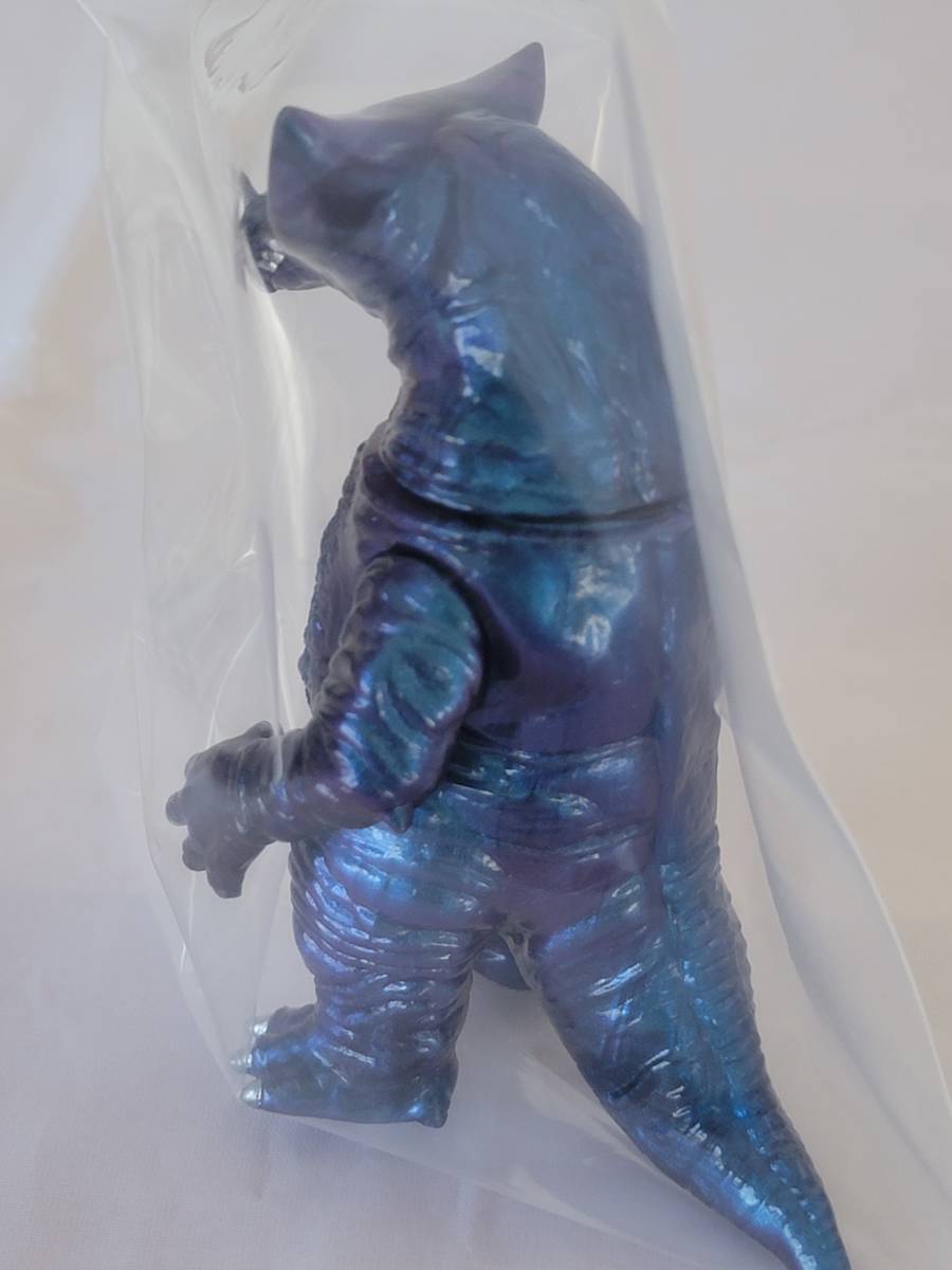 MAXTOYさんの円谷プロモノ One up.限定色 「 カネゴン x2色」「 ゴモラ