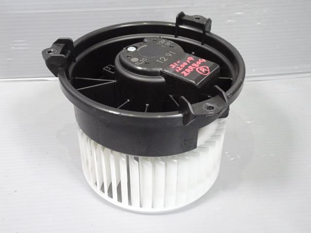 はなページ ヴォクシー DBA-ZRR80G ヒーターブロアモーター 1F7 リヤ用 87103
