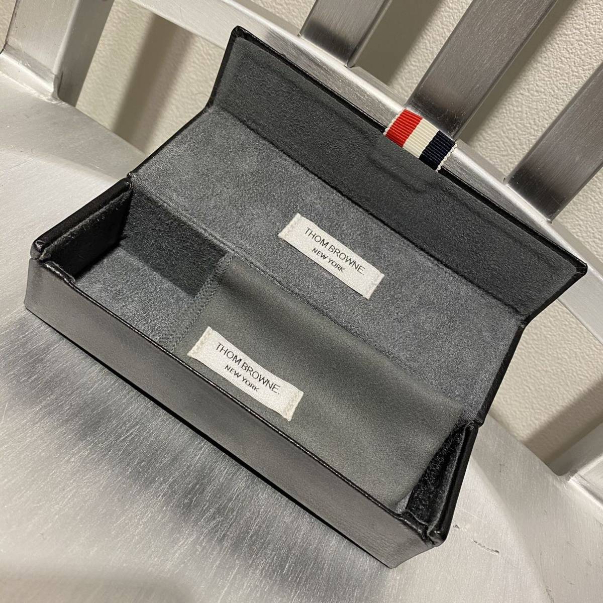 即決】美品 THOM BROWNE サングラス ケース メガネケースのみ クロス 