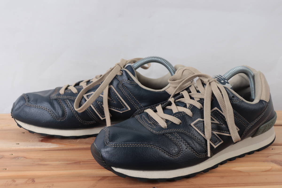 z6898【368】ニューバランス US8 26.0cm/紺 ネイビー ベージュ 