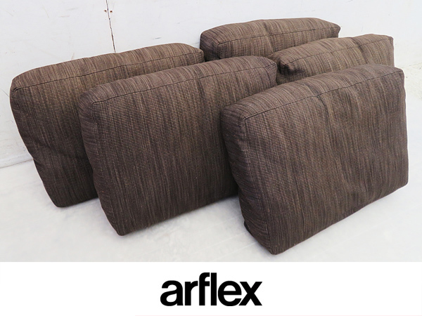 美品　アルフレックス「クアドラ」 本革スクエアフェザークッション レザー Yahoo!オークション - 「arflex クッション」の落札相場・落札価格 クッション・座布団
