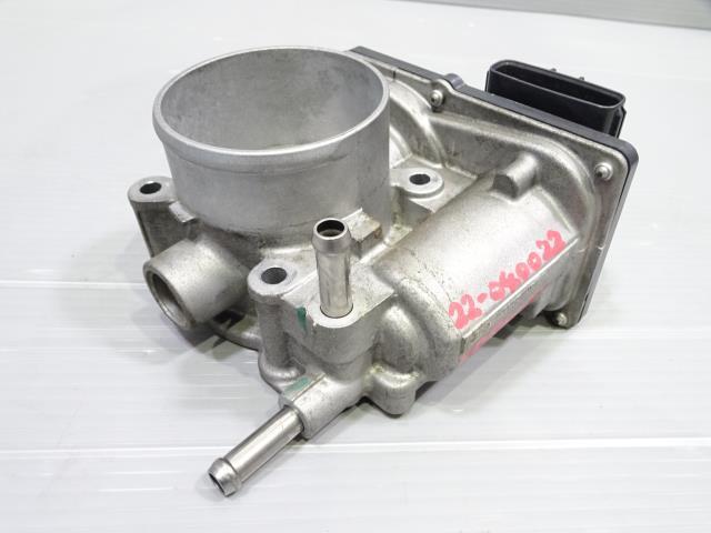 ノア DBA-ZRR80W スロットル ボディ ボデー 3R9 22030-37050