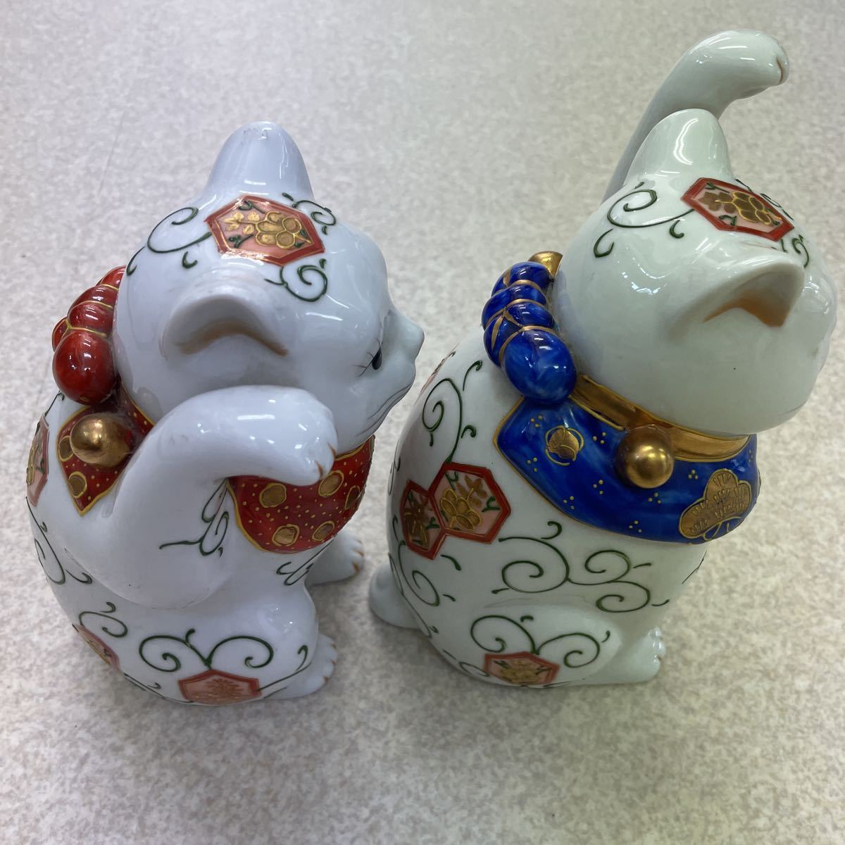 □ 【蔵出し】伊万里焼『招き猫 』 金彩赤色絵＊左手招き猫 金彩青色絵 
