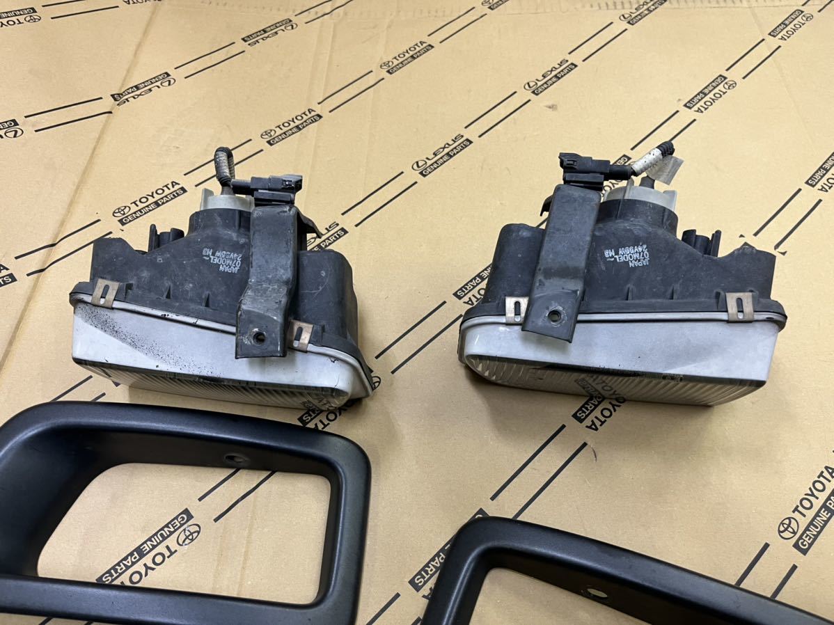 美品！　いすゞ　エルフ　NPR85 ワイド　ハイキャブ　純正　フォグランプ　メッキバンパー用フォグランプカバー　R１年5月登録車外し エルフ いすゞ 純正 5代目と6代目標準キャブ 右 H19.1