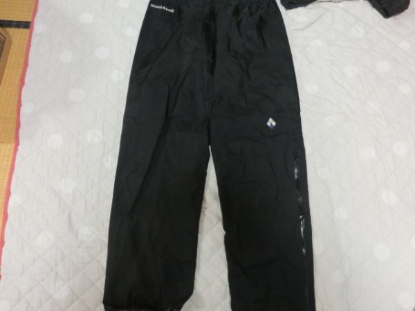 お得，定番 定価約13 500円 モンベルゴアテックスストームクルーザーパンツ メンズL(モンベル)｜売買されたオークション情報、yahooの商品情報をアーカイブ公開 - オークファン モンベル