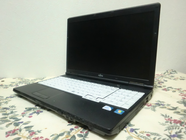 富士通 / A561/ 2GB/ 320GB【ジャンク品】 FUJITSU Lifebook A561/DX CPU:Cle/HDD:320/MEM:2Gジャンク□147