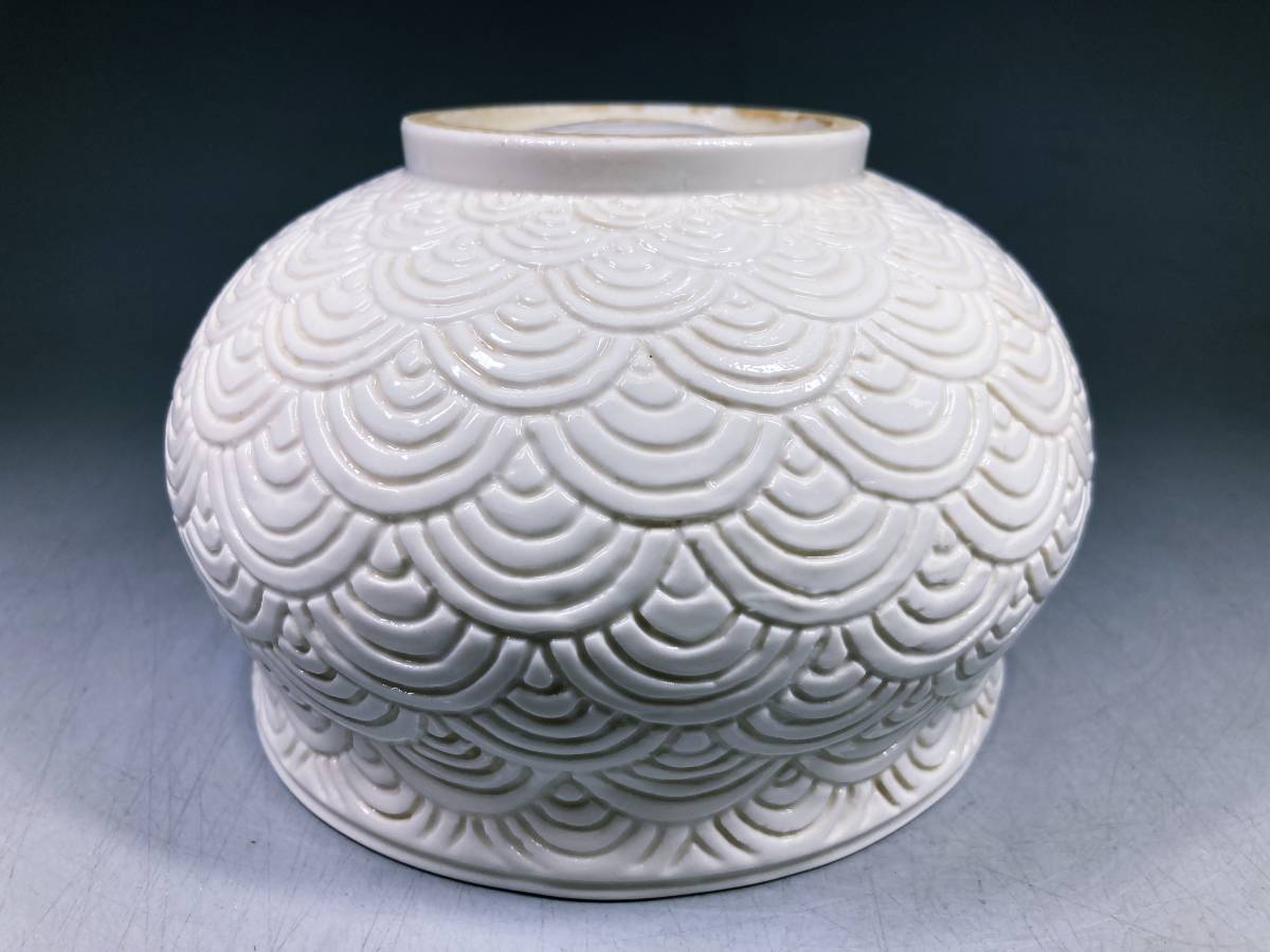 平戸焼 十五代 白磁 中里茂右衛門造 青海波彫文 水指 美品 共箱 平戸焼