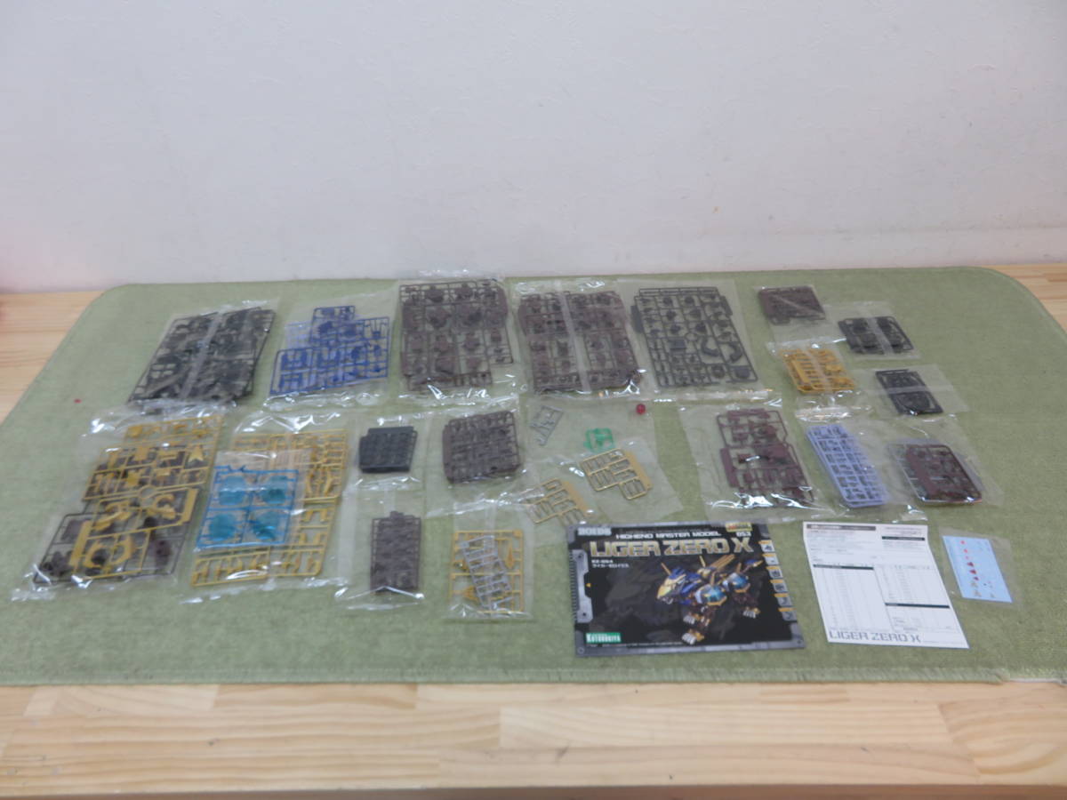 Model 1&frasl;72 HMM Zoids Liger RZ-028 Blade AB Kit ZOIDS Plastic Scale Kotobukiya - Plus Toys