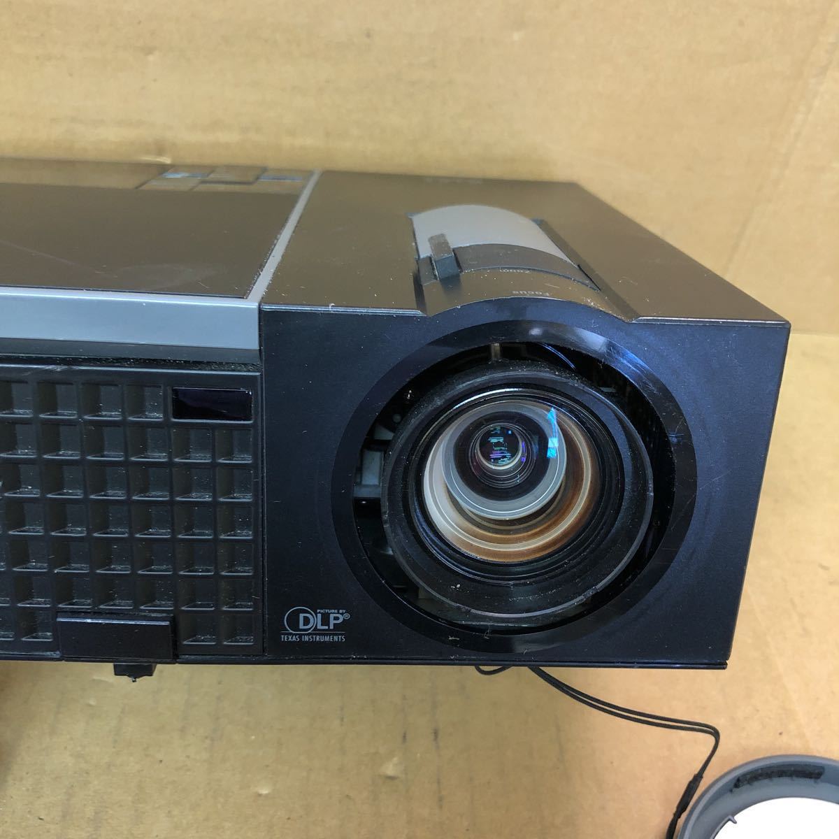 W04)DELL プロジェクター 1610HD 通電OK プロジェクター 1610HD W04