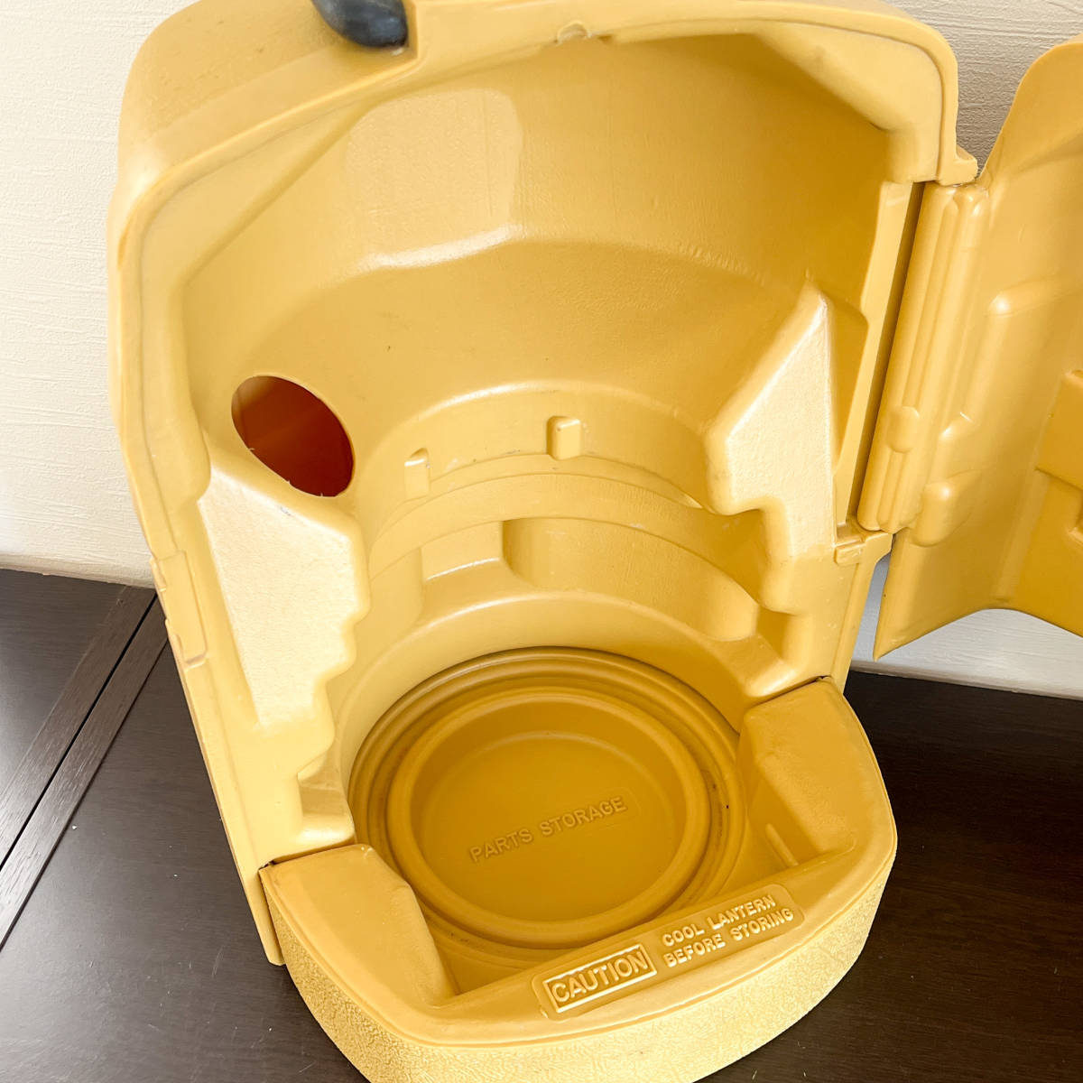 【レア】【美品】coleman ビンテージ◆コールマン クラムシェルケース 1979年3月 丸ハンドル 220,228,275系 クラムシェルケース コールマン 1979年3月製造 | スーパービンテージデポSuper コールマンのクラムシェルケース!ランタンケース単体も買い取ります