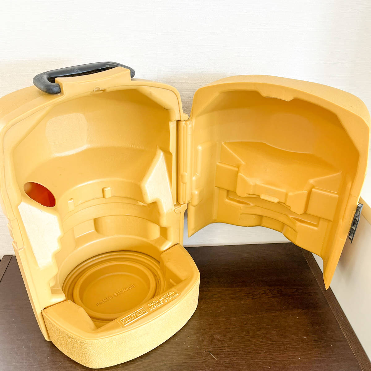 【レア】【美品】coleman ビンテージ◆コールマン クラムシェルケース 1979年3月 丸ハンドル 220,228,275系 クラムシェルケース コールマン 1979年3月製造 | スーパービンテージデポSuper コールマンのクラムシェルケース!ランタンケース単体も買い取ります