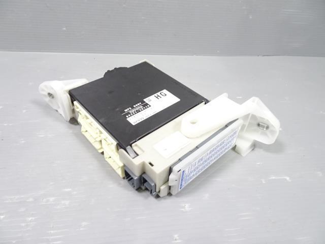 アルファード DBA-AGH30W ヒューズ ボックス BOX 202 82730-58150 2.5S