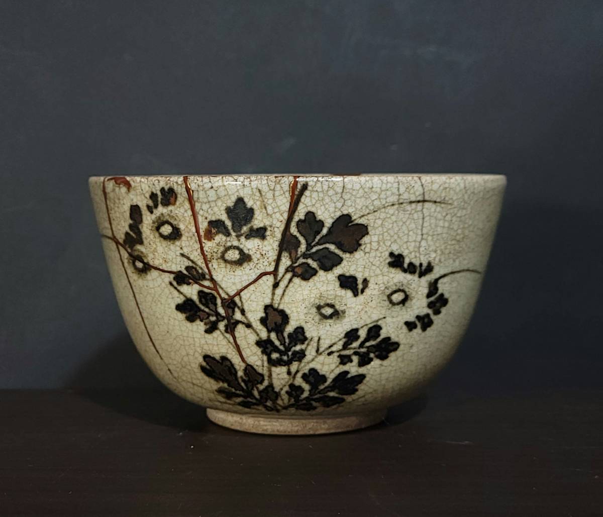 お話 - 鉄絵滝山水図 MUSEUM MIHO 乾山銹絵染付松図茶碗