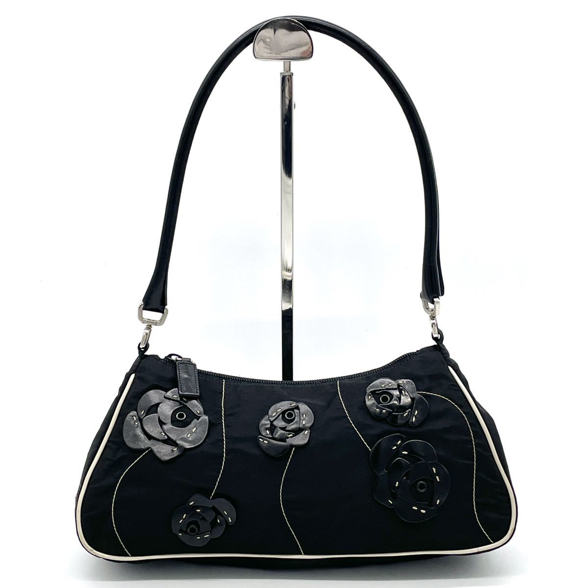 PRADA プラダ ショルダーバッグ サコッシュ ナイロン 黒 三角ロゴ 白 