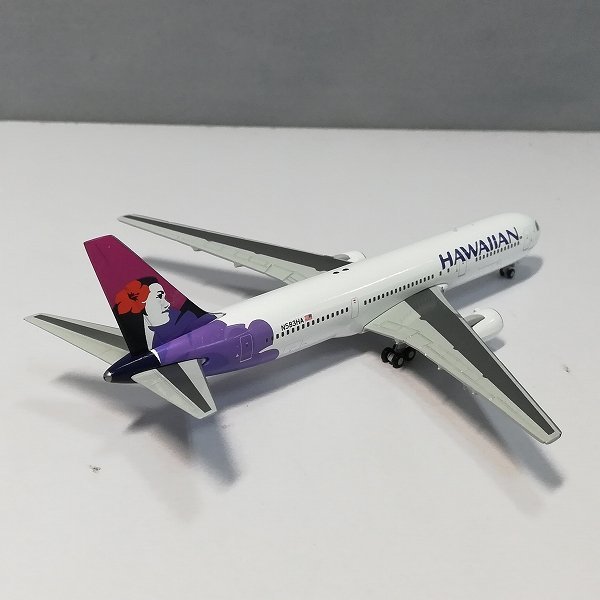 Jetset Models 1:400 -American Airlines- GSE C⁄W Gemini Jets Jetset Models 1:400 -American Airlines- GSE C⁄W Gemini Jets