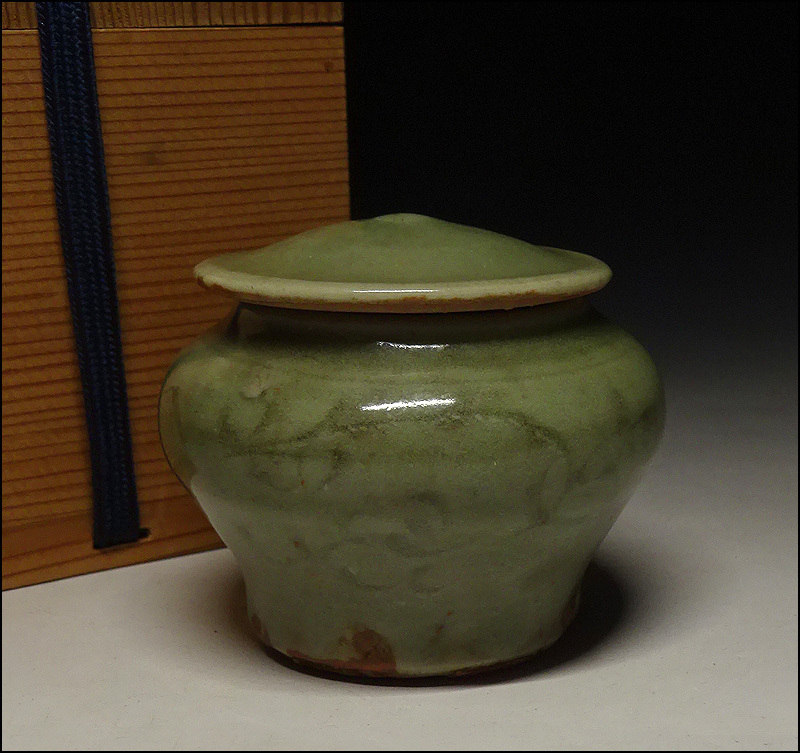  緑屋i 中国古玩 龍泉窯 青磁 陰刻 酒会壷 茶壷 蓋壺 箱付 明時代 天龍寺青磁 七官青磁 唐物 時代物 i9/0520-4/30-5#60(青磁)｜売買されたオークション情報、yahooの商品情報をアーカイブ公開 - オー 骨董陶磁器一般