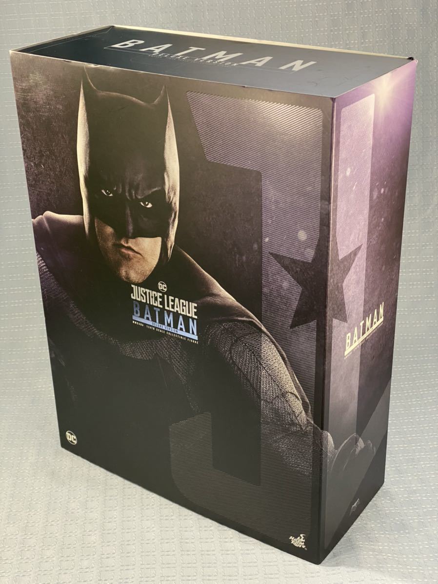 バットマン 1&frasl;6 ムービー・マスターピース『バットマン トイサピエンス限定 ムービー・マスターピース『ワーナー・ブラザース１００周年』１／６ ムービー・マスターピース ザ・バットマン ホットトイズ アーマード ジャンク DIECAST (特典付き)ホットトイズ ビギンズ』１／６スケール リターンズ』バットマンの1&frasl;6スケールアクションフィギュア フィギュア＋ボーナスアクセサリー（粘着性ボムガン） THE