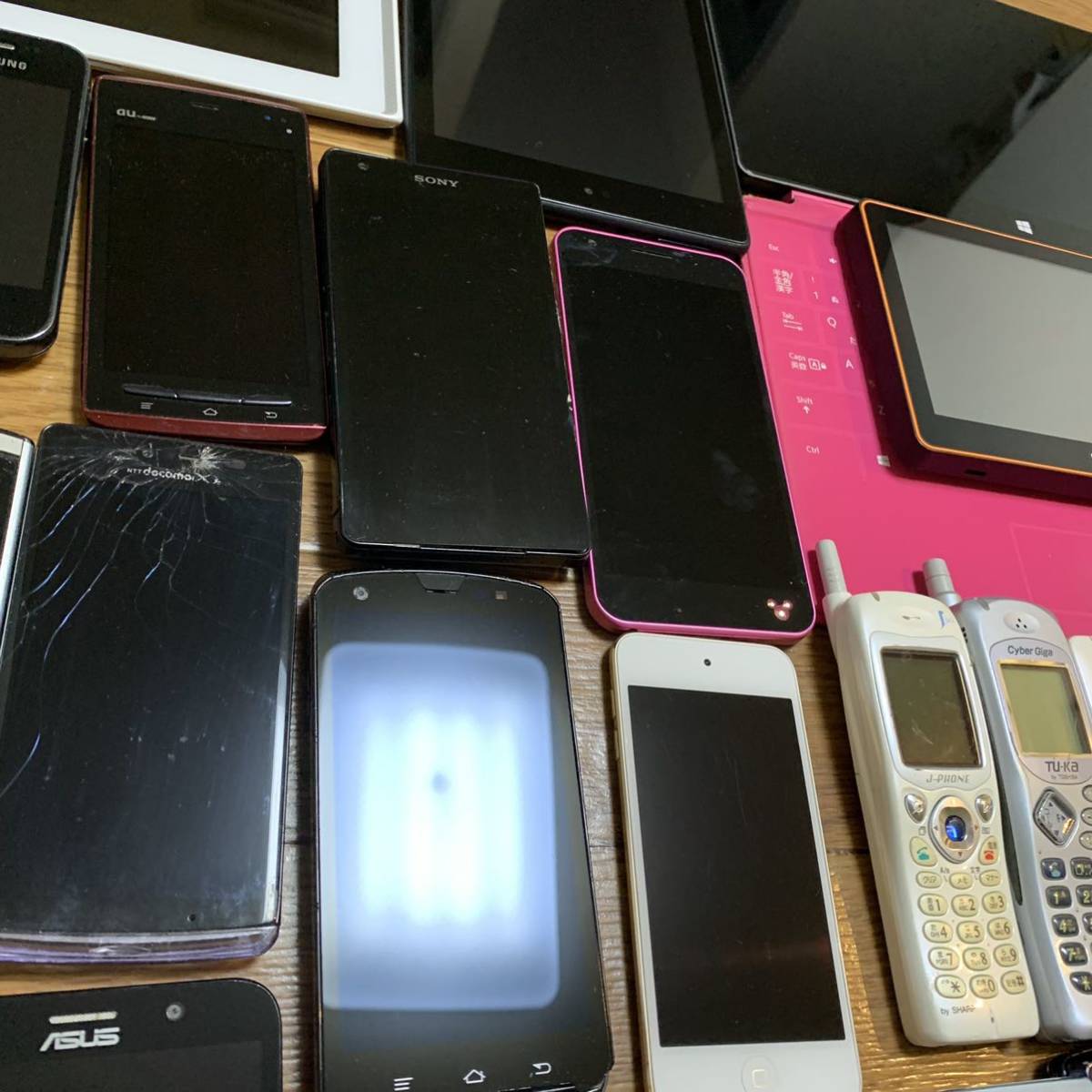 携帯 ガラケー スマホ まとめて47台 スマートフォン タブレット Iphone 等 Docomo Softbank Au 等 レアメタル Www Mayfloweracademy Org