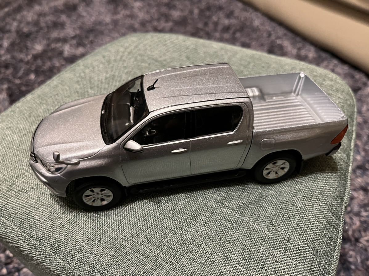 ハイラックス ミニカー トヨタカラーサンプル シルバーメタリック 