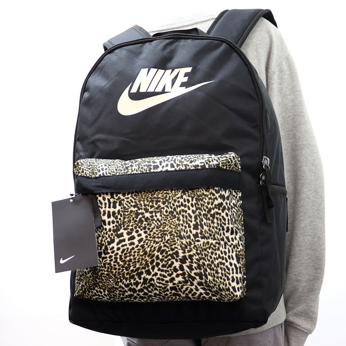 ☆ナイキ NIKE 新品 軽量 A4サイズ 使い勝手 !! バックパック